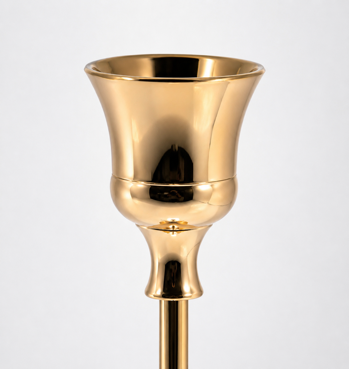 Candelabros Solenne de metal dorado, set de 3