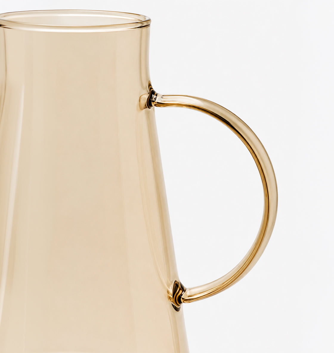 Jarra Aurelia de borosilicato en tono dorado cristalino, 1.8 L