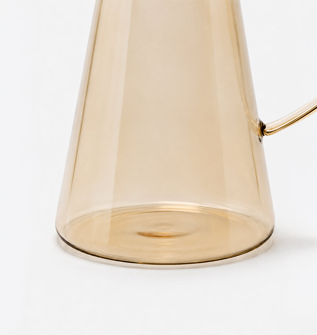 Jarra Aurelia de borosilicato en tono dorado cristalino, 1.8 L